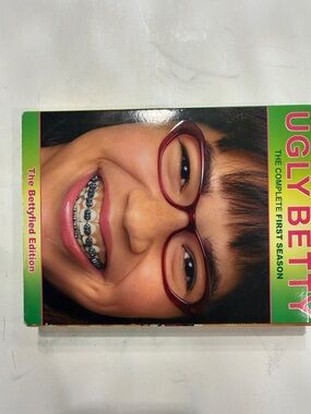 Ugly Betty: The Complete First Season - Pink/Red Case